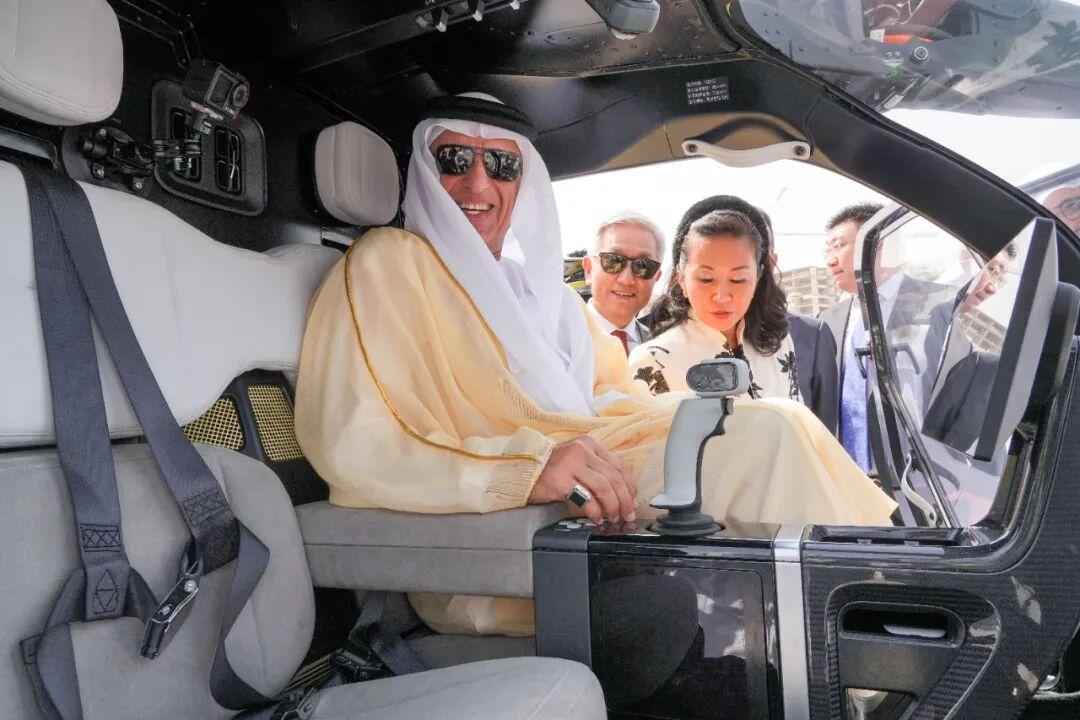 Xpeng Aeroht's "Land Aircraft Carrier" X3-F Secures Historic Flight Permit in UAE, Begins Manned Tests